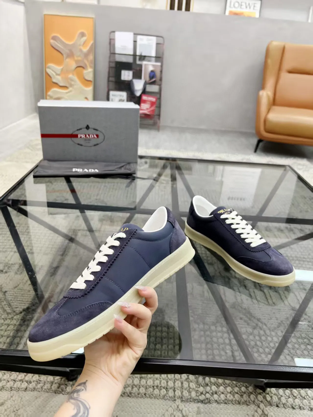 Factory price: 380💰Prada new men's leather sports shoes, the highest version on the market, any comparison is welcome🆚! The original leather has excellent texture and is super high-end! Fetal sheep net lining imported from Italy, removable pad! Luxurious materials and fine workmanship, highly recommended! Code number: 38-44, customized 45